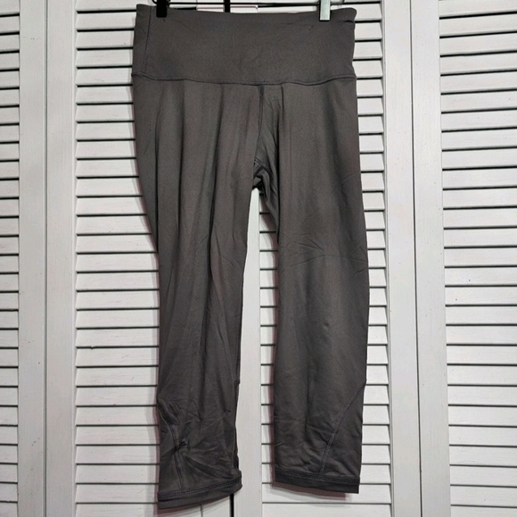 Active Life • Lattice Crop Leggings - Picture 1 of 9